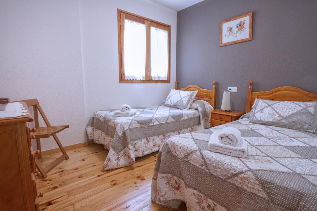 La Ginesta 2, Apartaments De Muntanya Estación Стая снимка