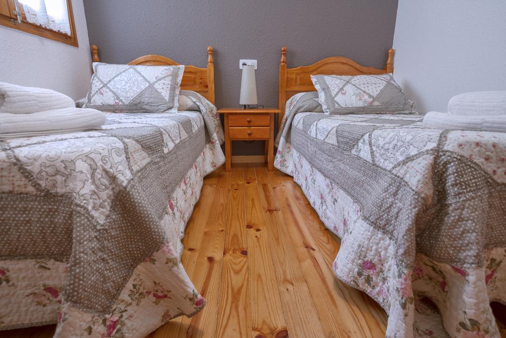 La Ginesta 2, Apartaments De Muntanya Estación Стая снимка